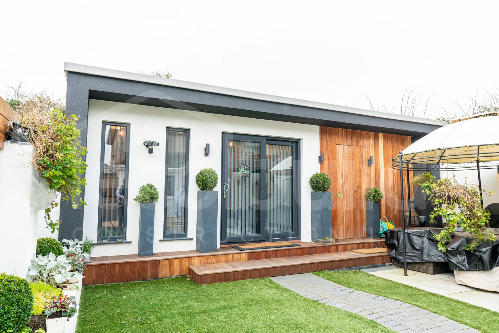 Triangle Garden Office + Storage