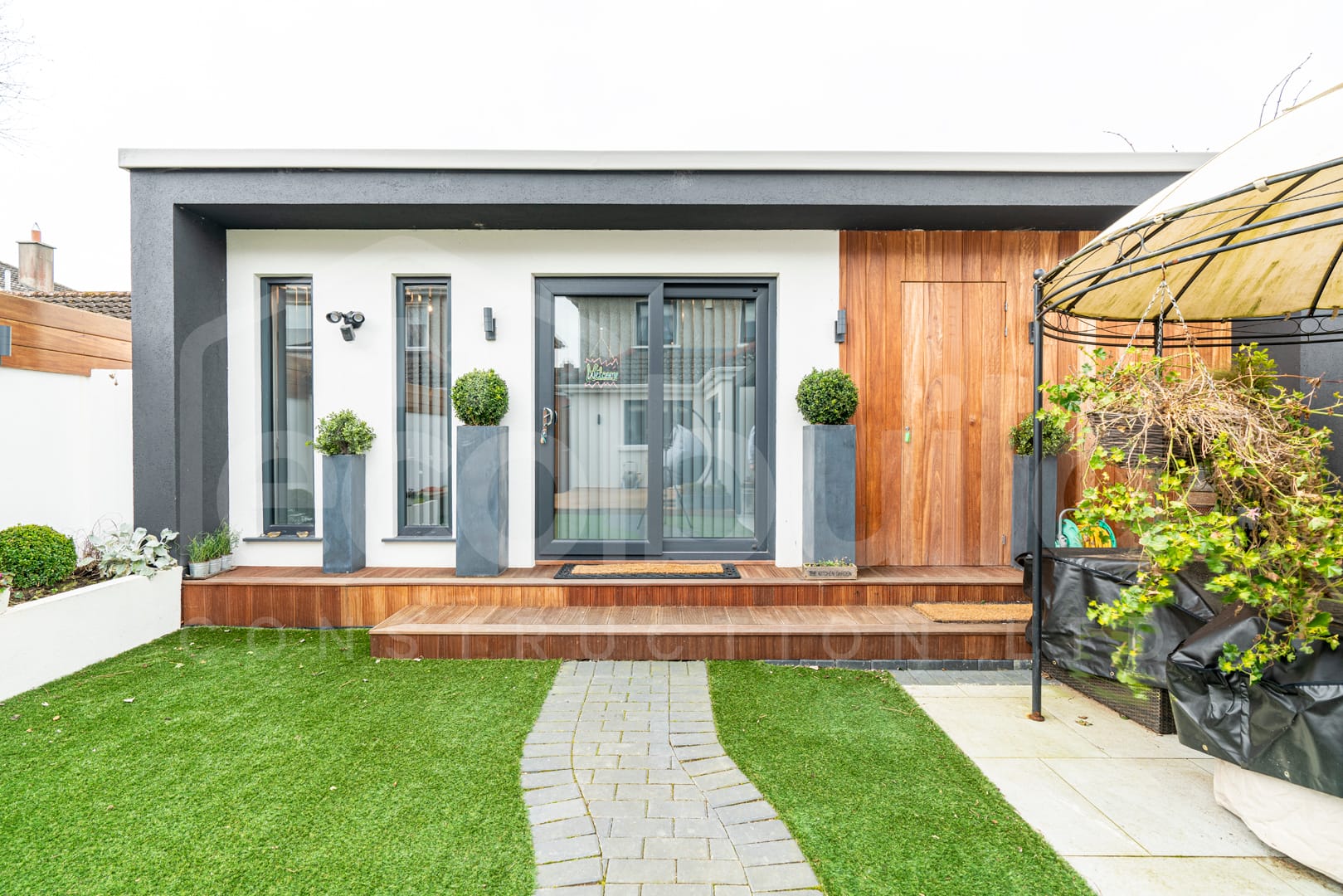 Triangle Garden Office + Storage